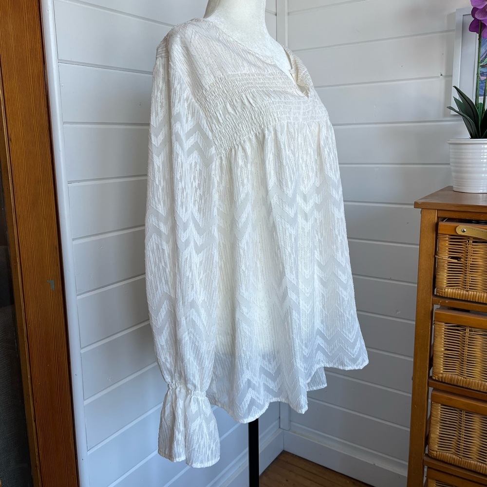 🆕 Stella & Dot (MAETTE) sheer Chevron ivory/gold top, size 2X